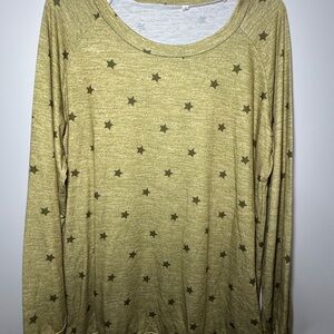 NWOT Women’s Long Sleeve Green Star Polyester Shirt Size Small